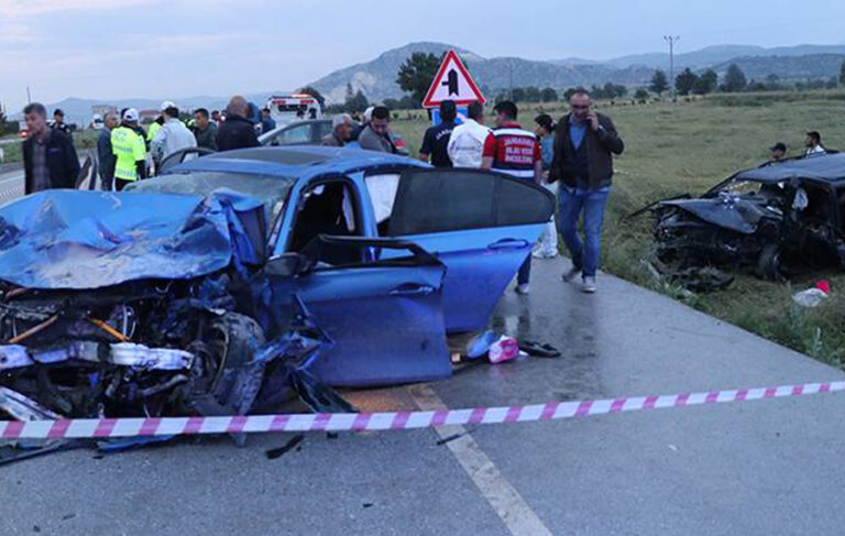 Burdur’da katliam gibi kaza: 5 ölü, 2’si ağır 5 yaralı