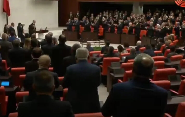 Erdoğan’ın yemin töreninde muhalefetten protesto: Ayağa kalkmadılar