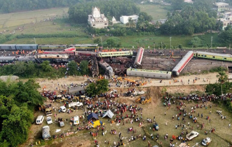 Hindistan’da tren kazası: 288 kişi öldü, 900’den fazla kişi yaralandı