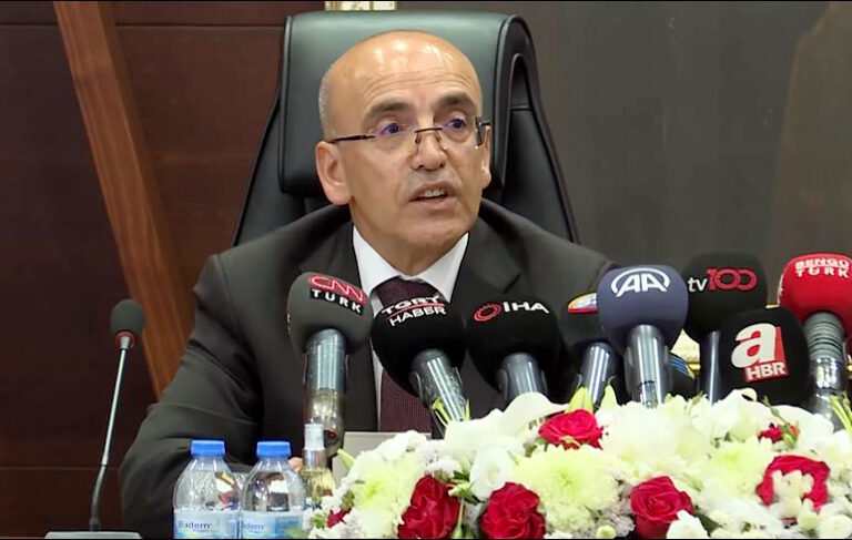 KULİS | Erdoğan, Mehmet Şimşek’e 2 ayda faizi yüzde 20’ye çıkarma ‘izni’ verdi