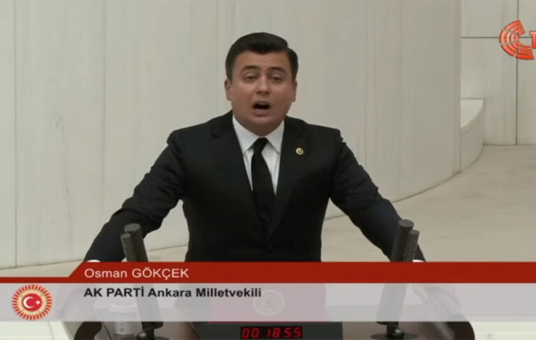 Osman Gökçek milletvekili yeminini yanlış okudu, Bahçeli tekrarlattı
