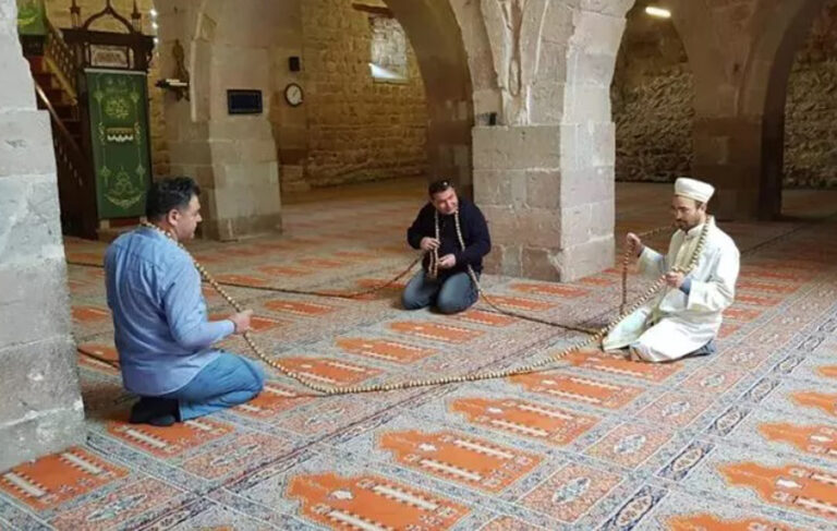 1111 taneli tespihle şifa dağıttığını iddia eden cami imamına cinsel istismar suçlaması