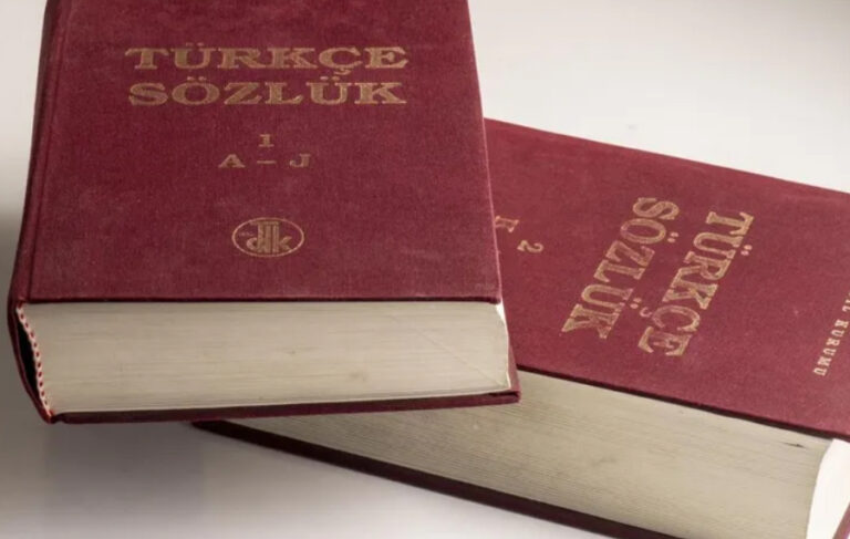 TDK pek çok sözcüğün yazımını değiştirdi; kayyum değil kayyım, çiğ börek değil çi börek….