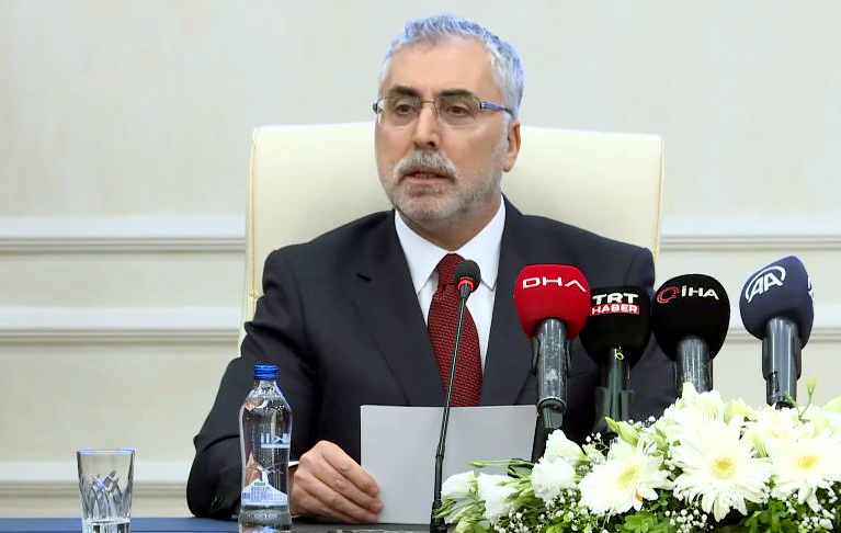 Bakan Vedat Işıkhan: “2025 yılında emekli olacakların maaşları yüzde 30 daha az olacak”