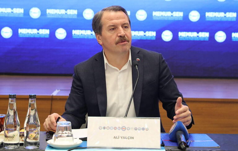 Memur-Sen Başkanı Ali Yalçın: Gerçekçi, piyasa koşullarını dikkate alan bir teklifle gelinmeli