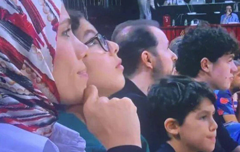 Berat Albayrak basketbol maçında görüntülendi