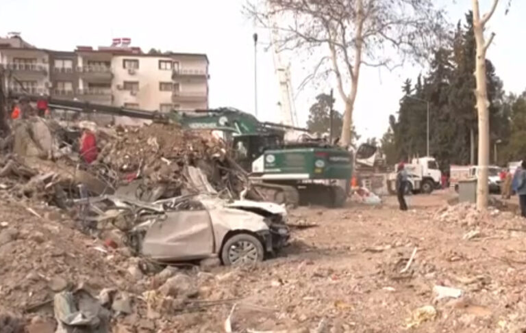 Depremde 105 kişinin öldüğü Bilge Sitesi’nin müteahhidi mahkemeye çıkmadan tahliye edildi