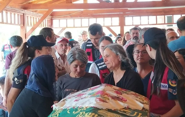 Gültan Kışanak, ablasını son yolculuğuna uğurladı