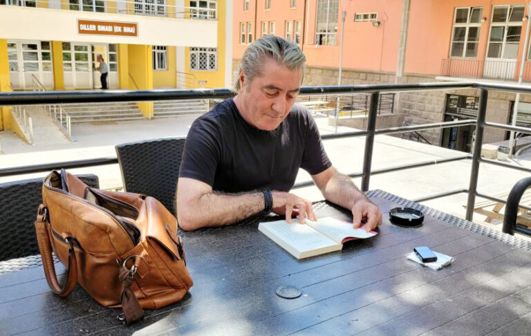 Mahkeme kararıyla üniversiteye dönen KHK’lı akademisyene oda verilmedi