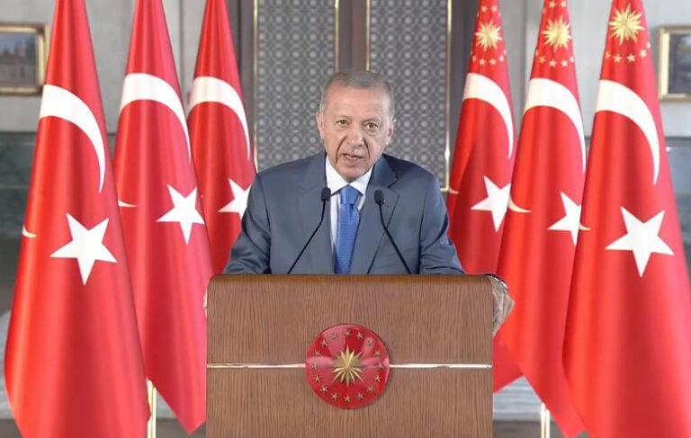 Erdoğan: Memurlarımıza zamlar gelirken, emeklilerimize hiçbir şeyin gelmemesi olacak şey değil!