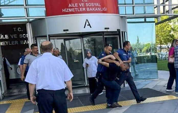 vatandaş-ters-kelepçe-gözaltı