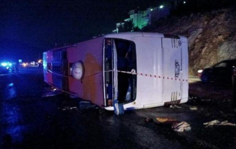 Denizli’de zincirleme kazada can pazarı yaşandı: 3 ölü, 50 yaralı