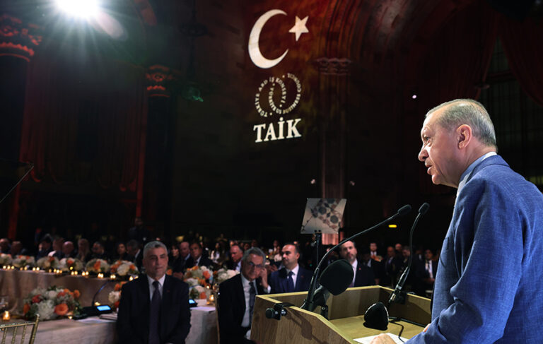Erdoğan’ın masasına oturmanın bedeli 250 bin dolar