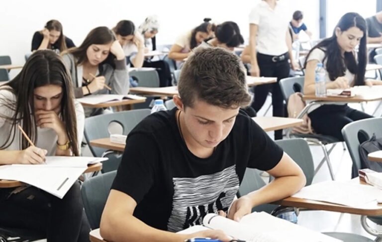 Liselerde sınıf tekrarı geri geldi; 6 dersten geçemeyen başarısız sayılacak