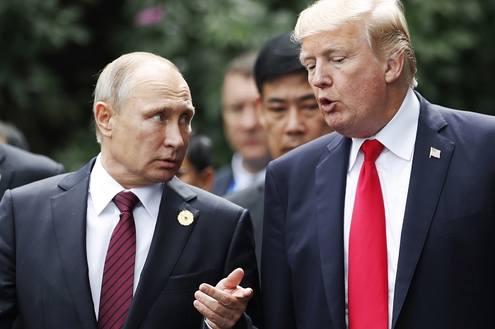 Putin’den mahkemelerle boğuşan Trump’a destek