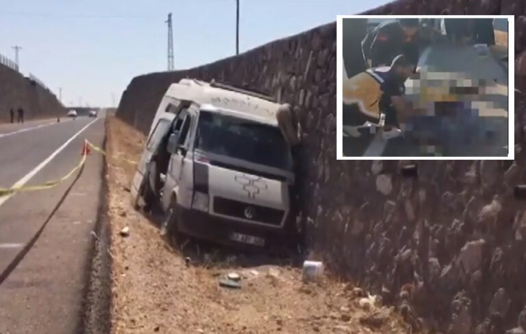 Şanlıurfa’da tarım işçilerini taşıyan minibüs duvara çarptı: 3 ölü, 17 yaralı
