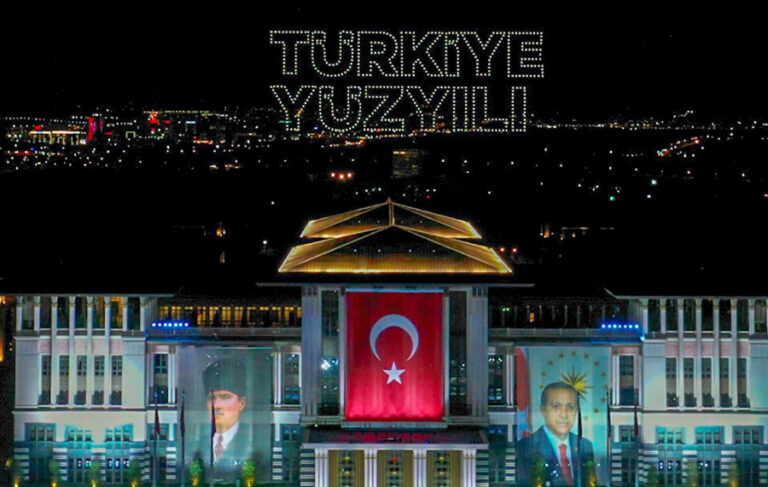 İletişim Başkanlığı milyonları Saray’daki ışık gösterisinde havaya savurmuş!