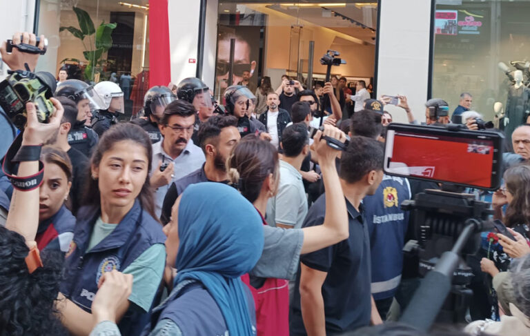 Polis, AYM kararına yine uymadı; Cumartesi Anneleri gözaltına alındı