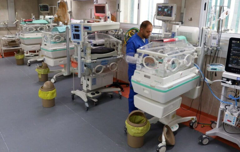 Gazze’deki Şifa Hastanesi’nin yakıtı tükendi; 39 bebek hayatını kaybetti