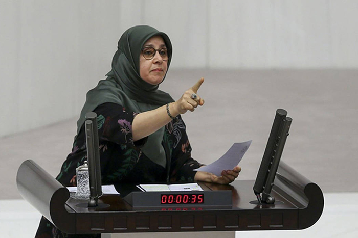 Eski HDP milletvekili Hüda Kaya, İstanbul Havalimanı’nda  gözaltına alındı