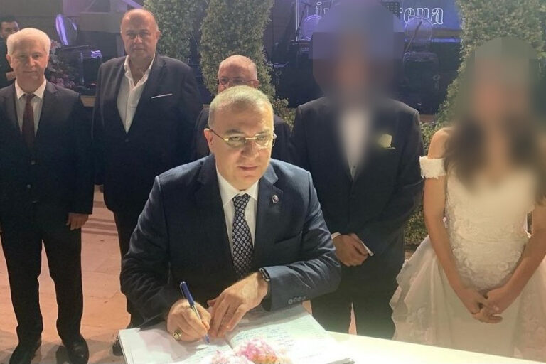 MHP’li İzzet Yönter, sosyal medya hesabından gazeteciyi alenen tehdit etti: Nefesimiz ensende!