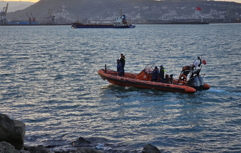 Zonguldak’ta kayıp 11 denizciyi arama çalışması sürüyor