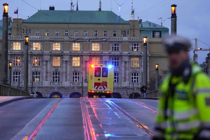 Prag’da silahlı saldırı, en az 15 kişi hayatını kaybetti