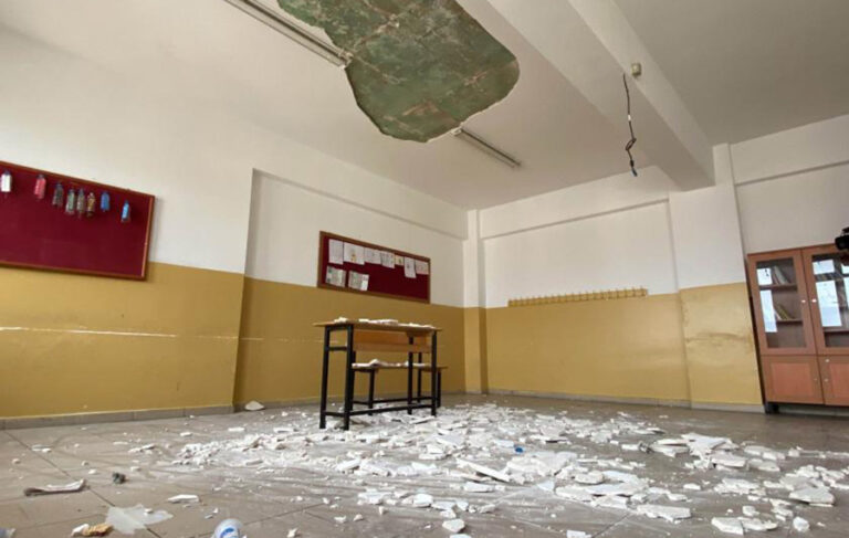 Samsun’da ders işlenirken sınıfın tavan sıvası düştü: 7 öğrenci yaralı