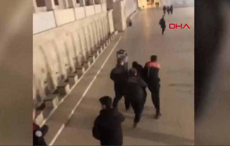 Fatih Camii’nde bıçaklı saldırı: Cami imamı ve 1 kişi bıçakla yaralandı
