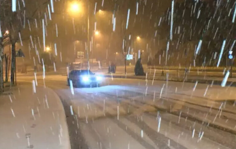 Üsküdar ve Kadıköy’de dolu, Kartal’da kar yağdı