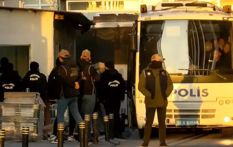 Çağlayan’da adliyeye terör saldırısı: Gözaltına alınan 96 kişi adliyeye sevk edildi