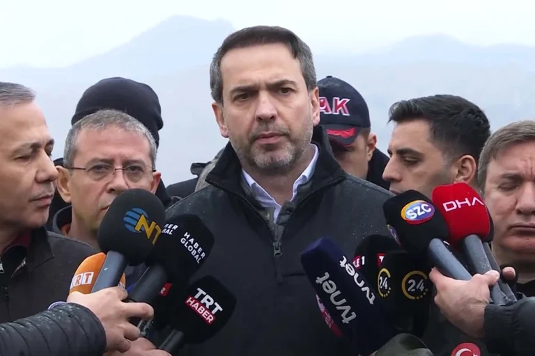 MADEN FACİASI | Bakan Bayraktar ‘sabır’ istedi: Allah’ın yüzümüze bakmasına ihtiyacımız var