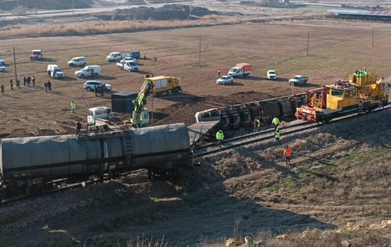 Kırıkkale’de yük treni devrildi