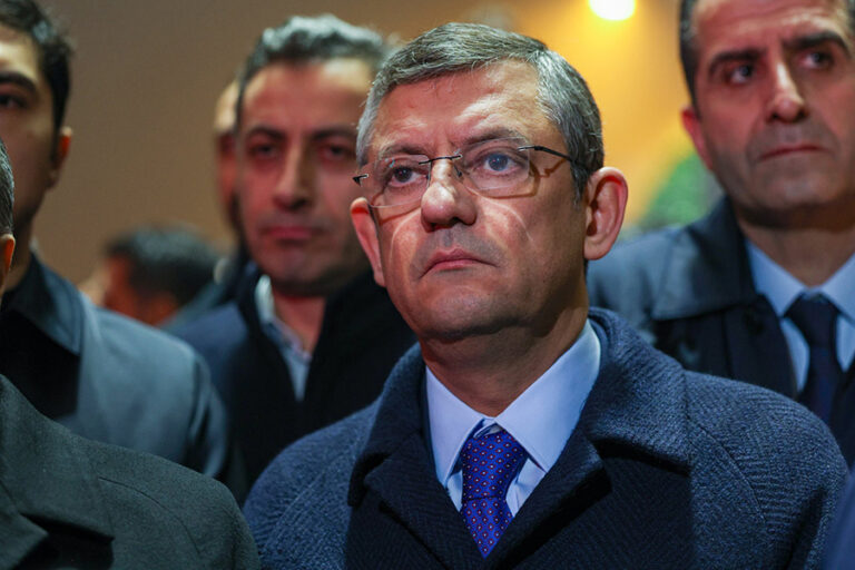 Özgür Özel, Nurdağı’nda Erdoğan’a yüklendi: Siyaset bir şantaja tanıklık etti
