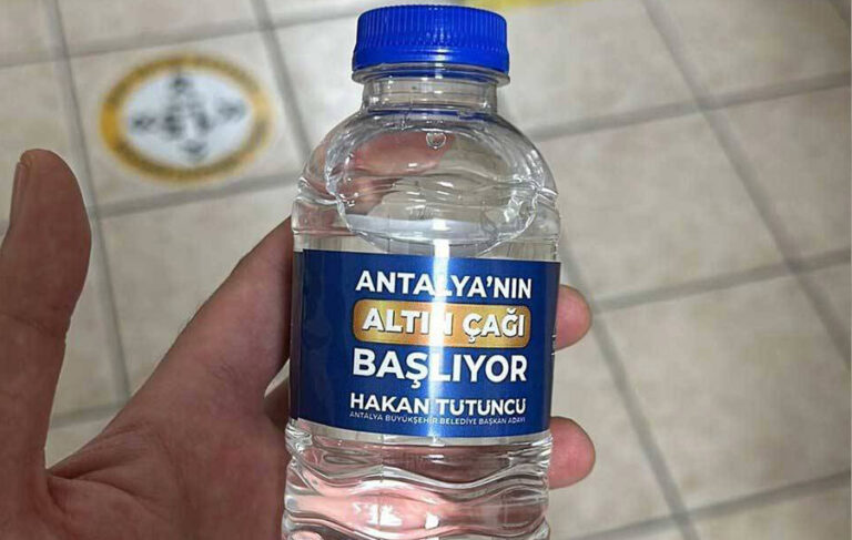 Antalya’da sandık görevlilerine AKP propagandalı kumanya dağıtıldı
