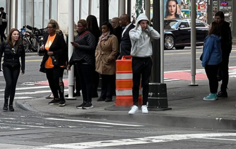Mısır’a sonra ABD’ye kaçmışlardı: Eylem Tok ve oğlu New York’ta görüntülendi