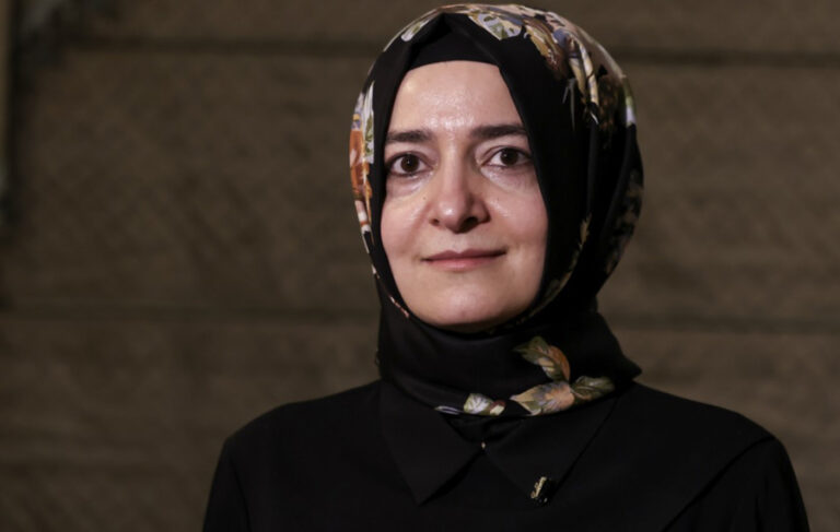 AKP’li Fatma Betül Sayan Kaya’nın “İBB’den aldığı burs” haberlerine erişim engeli