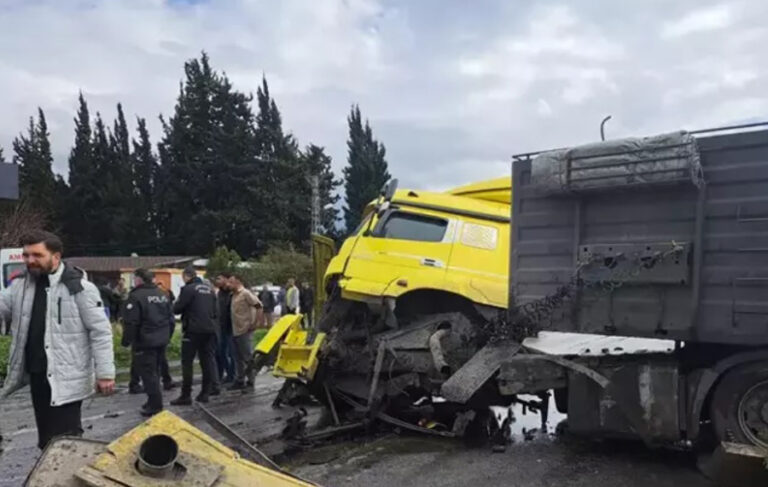 Hatay’da karşı şeride geçen TIR’a otomobil çarptı: 6 ölü, 1 yaralı