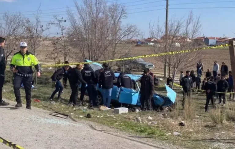 Konya’da otomobil, otobüs durağına daldı: 4 ölü, 5 yaralı