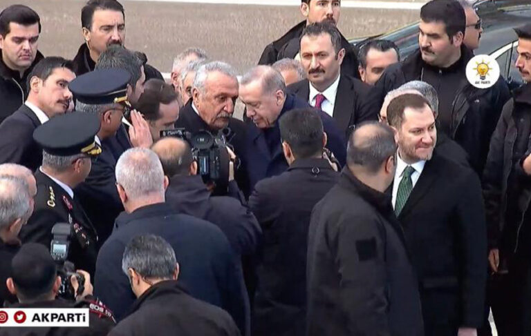 Erdoğan’ı Elazığ’da Mehmet Ağar karşıladı