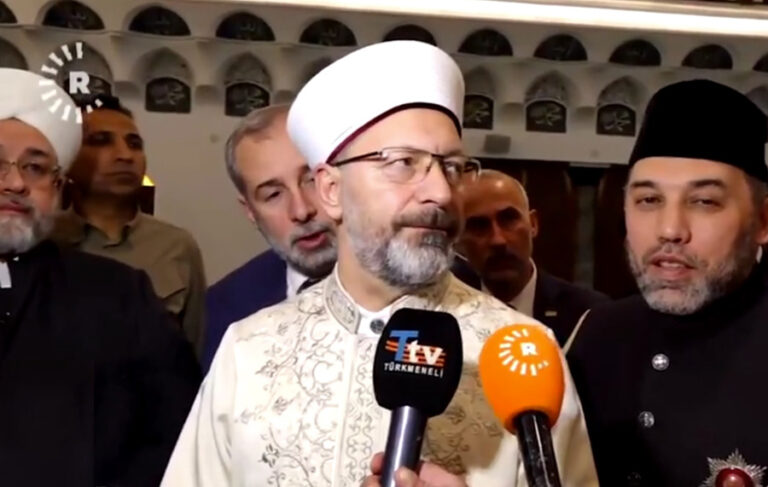 Ali Erbaş, Arapça soruyu Türkçeye çevirtti: Özgeçmişinde iyi derece Arapça bildiği yazıyordu