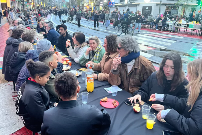Belçika’da 2 kilometrelik sokak iftarı rekoru; Havuz medyası iftardan da yalan haber çıkardı