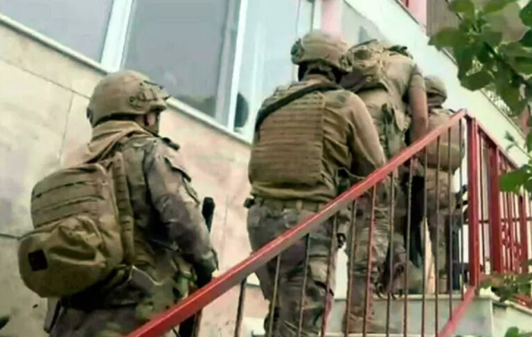 İzmir’de ‘ByLock ve Bank Asya’ operasyonu: 12 gözaltı