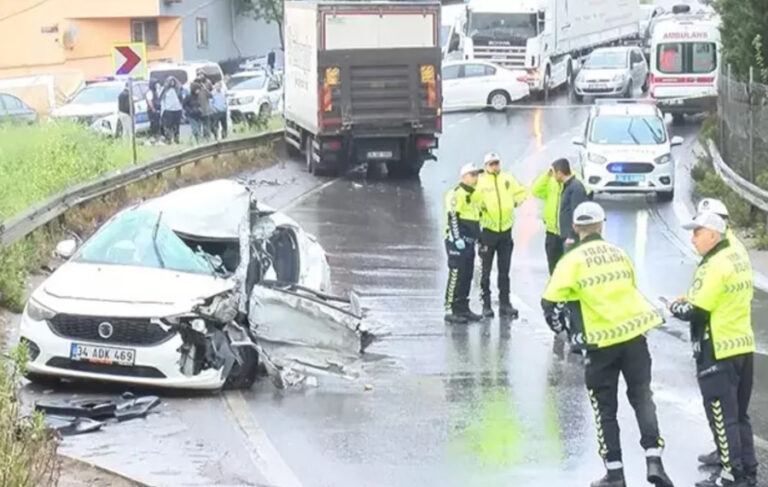 İstanbul’da kamyon ile otomobil çarpıştı: 2 ölü, 4 yaralı