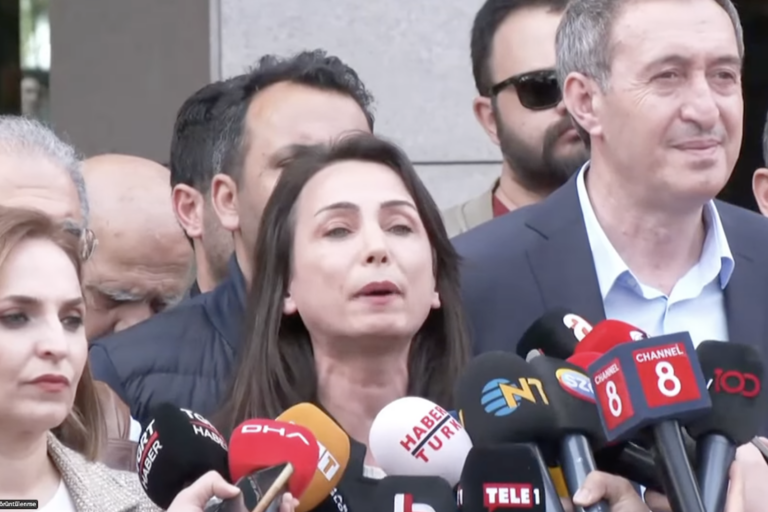 DEM Eş Başkanı Hatimoğlulları, YSK’nın önünde konuştu: Bu siyasi bir darbedir