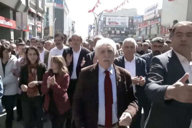VAN’DA DEMOKRASİ YÜRÜYÜŞÜ | Tuncer Bakırhan: Milli iradenin gasp edilmesini sineye çekmeyeceğiz