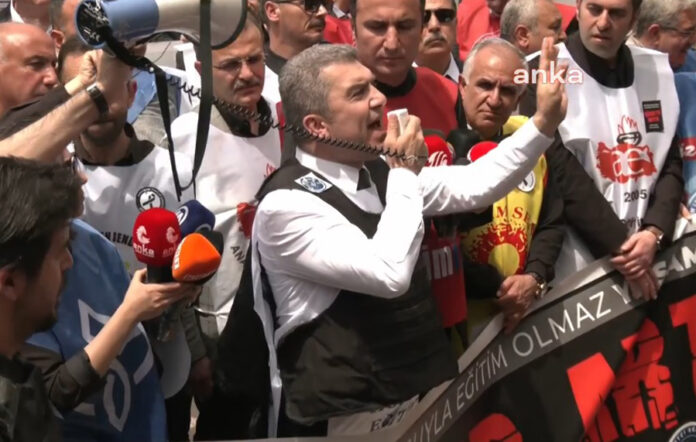 levent-kuruoğlu-çelik-yelek-protesto