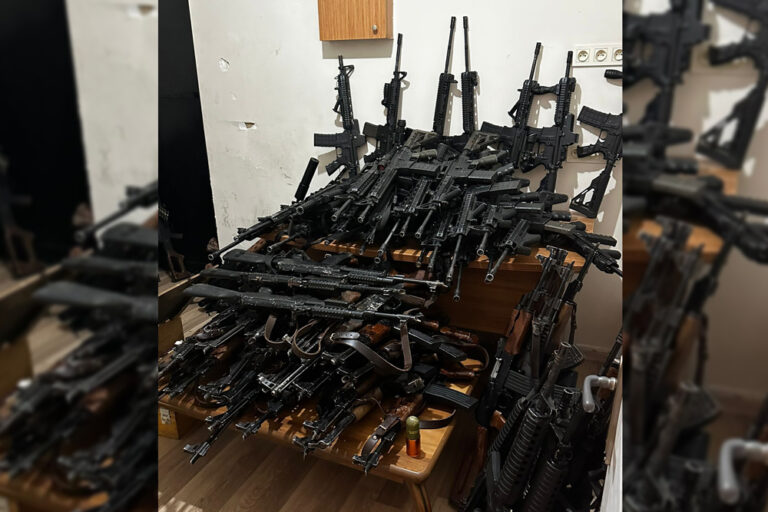 CHP’li Murat Bakan paylaşmıştı, ardından düzeltti; o silahlar film setine gidiyormuş!