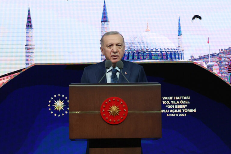 Tayyip Erdoğan: Serzenişlerin farkındayız, varsa ihanetlerin üzerine gideceğiz