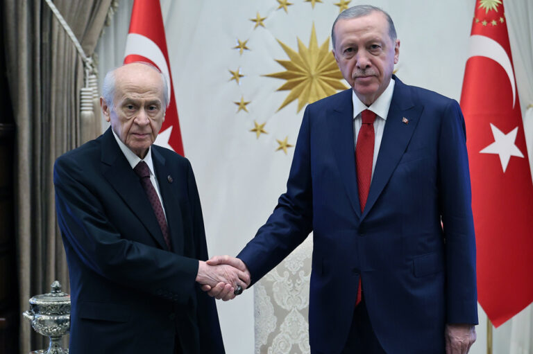 “Cumhur İttifakı’nda sorun var mı?” sorusuna Erdoğan cevap verdi: “İrtibatlarımızı kurar, adımı atarız”